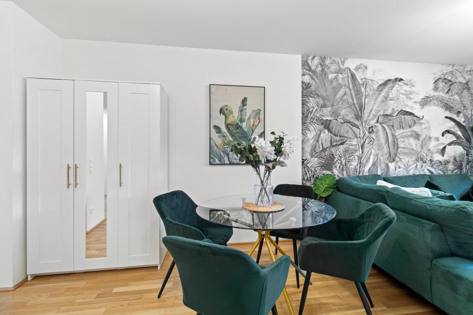Balcony I 50 M² I Near Center Apartment Wien